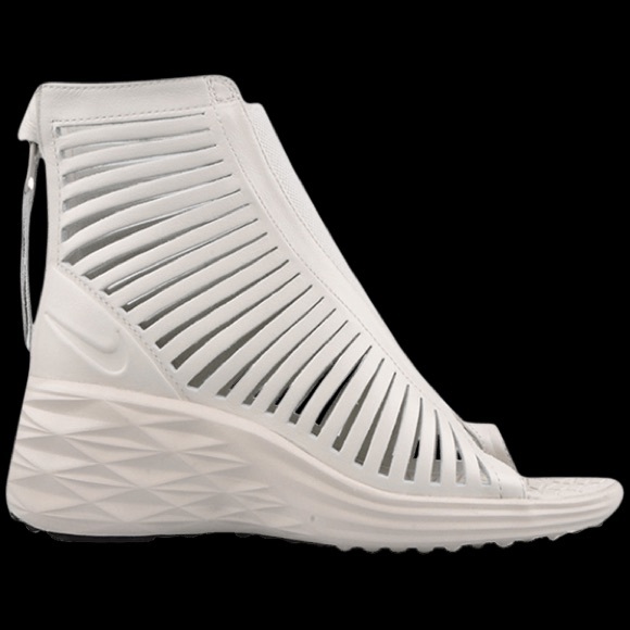 nike lunarsandiator